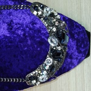 Beautiful unusual rhinestone and blackened chain necklace don't no the mark for